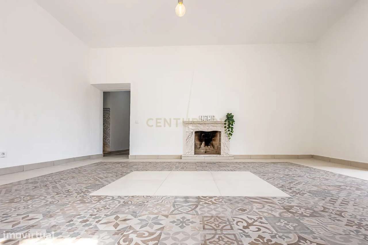 APARTAMENTO T2+1 COM 2 LOGRADOUROS NO CORAÇÃO DE BORBA - Grande imagem: 3/30