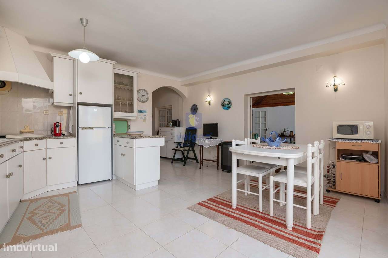 Moradia com Glamour! T4 com Garagem e Terraço no Centro de Vidais-19