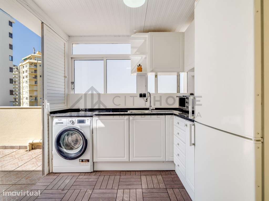 Apartamento T3 Duplex Renovado com Vista Mar-33