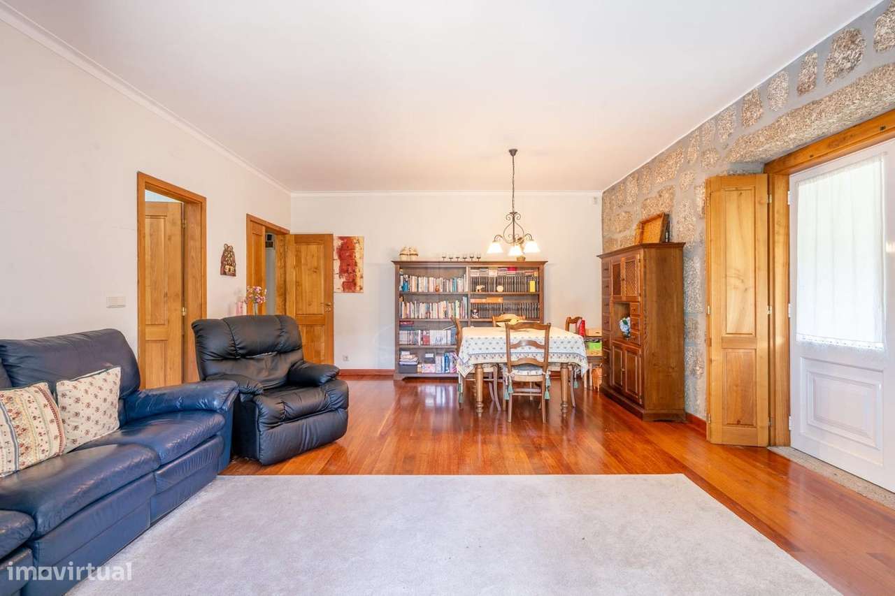 Quinta com Vinha Produtiva e Potencial Turístico junto ao Gerês-12