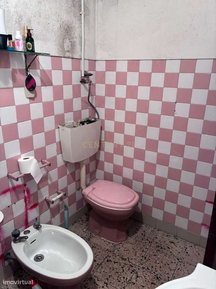 Excelente oportunidade em Queluz – T1 transformado em T2 com elevado p-9