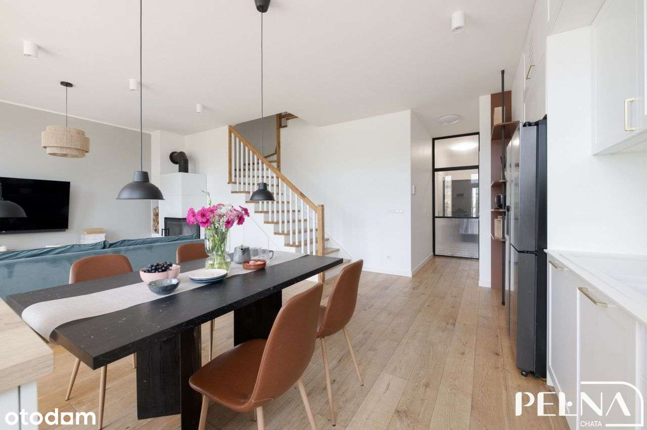 Dom w zabudowie szeregowej wraz z ogrodem i garaże-4