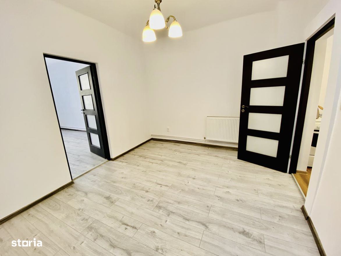 Vand apartament 2 camere cu gradina, pivnita si pod - zona Lupeni