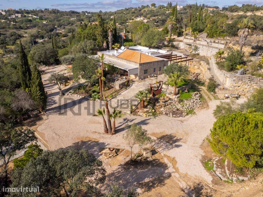 Propriedade Única em Zona Privilegiada com Vista Mar e Piscina - Loulé-0