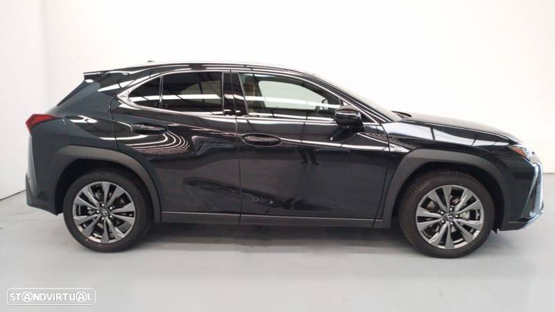 Lexus UX 250h Sport - 4