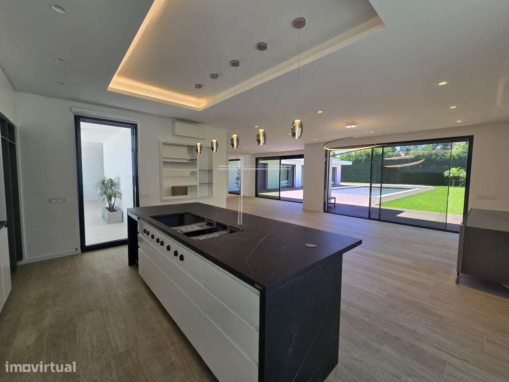 Moradia isolada T4, arquitetura contemporânea com garagem e piscina...-14