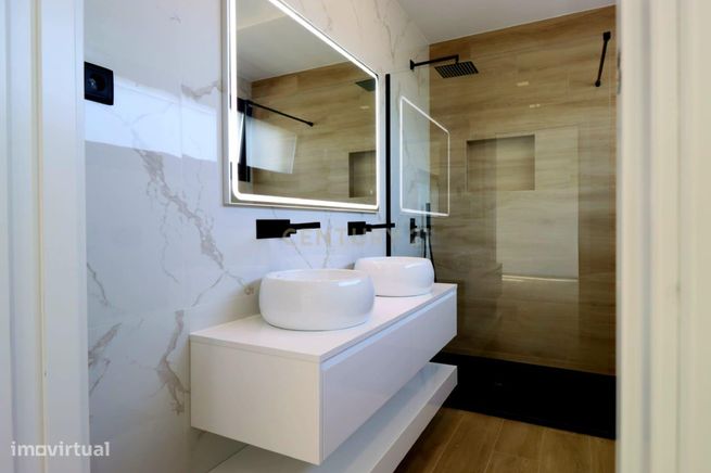 Luxuosa moradia isolada de 5 assoalhadas com excelentes áreas - piscin-35