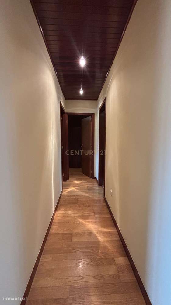 Apartamento T3 no Último Piso com Terraço e Garagem – A Apenas 750 Met-23