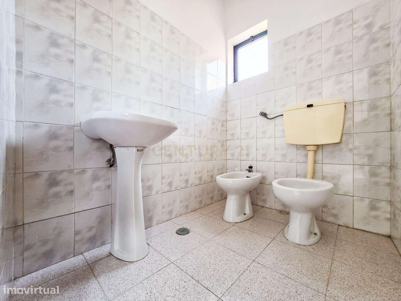 Moradia T3 + Loja em Fernão Ferro, Seixal - Oportunidade Única!-18