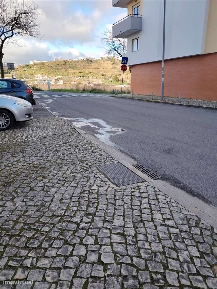 Garagem em Box junto Estação Amadora Este - Grande imagem: 5/11