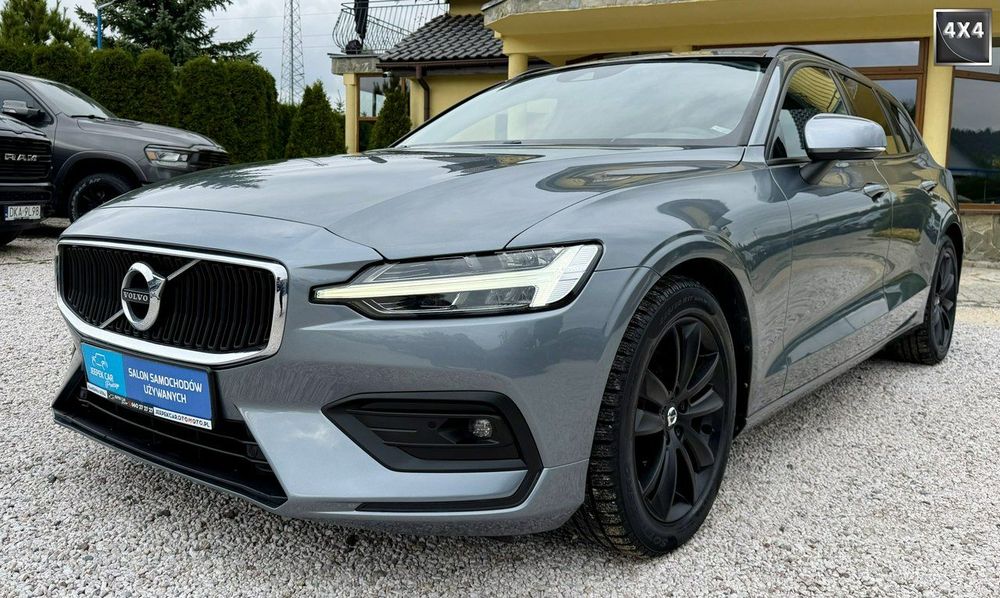 Volvo V60 II D4 AWD Geartronic Momentum Pro 2020