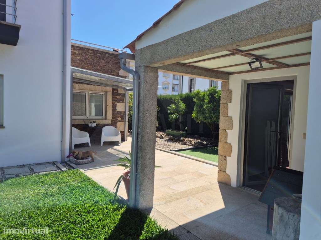 Moradia T4 com Suite, Jardim e Garagem - Centro de Ponte de Lima-50