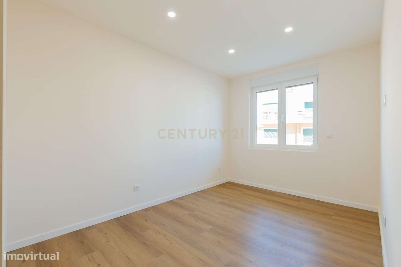 Apartamento T3 moderno e espaçoso no coração do Pinhal Novo-4