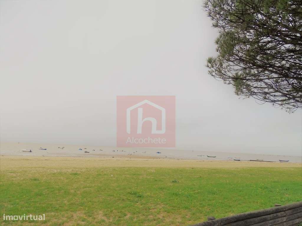 Edifício habitacional e Moinho para recuperar em Alcochete-14