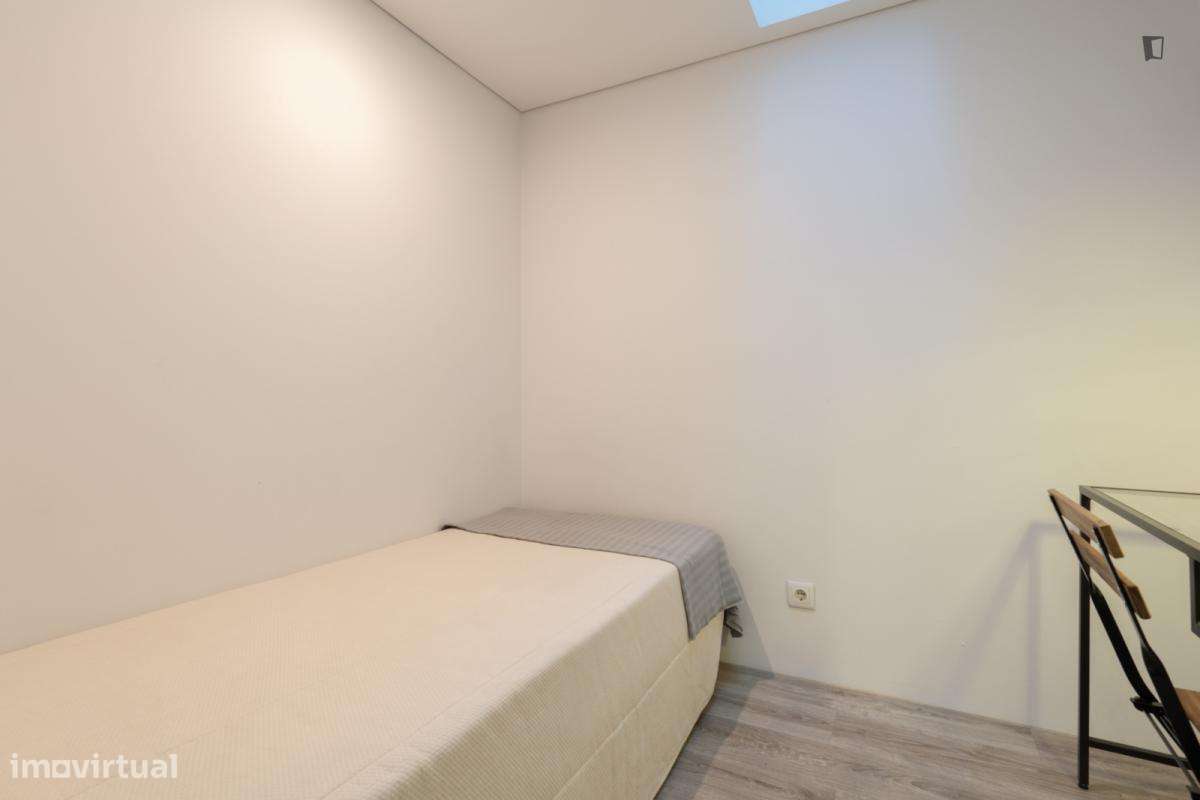 Quarto - localizado em Paranhos Porto - Grande imagem: 4/37