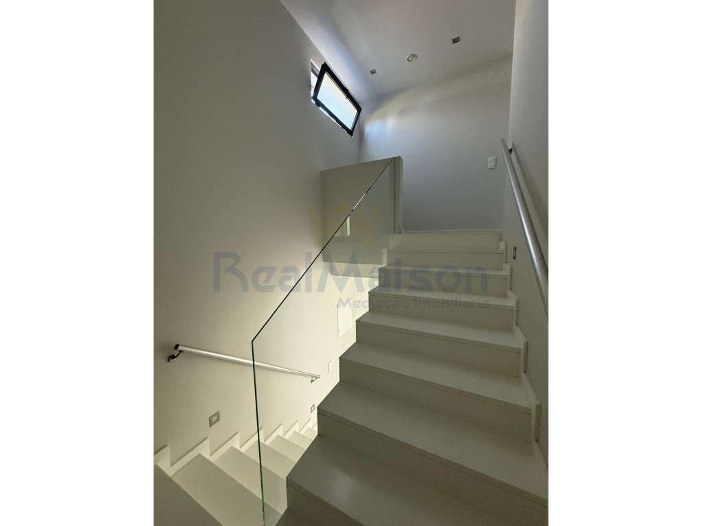 Excelente Moradia de Luxo c/ 7 quartos, Piscina e Jardim-13