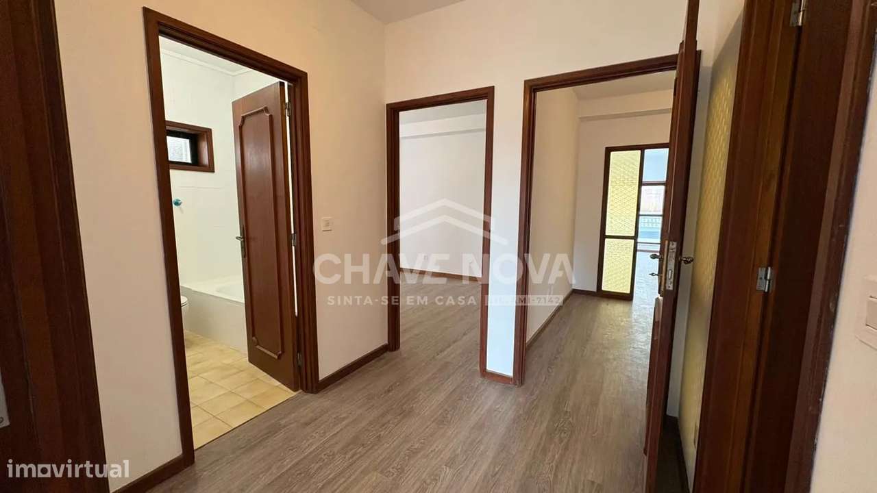 PS - Apartamento T3 Renovado, 3 Frentes, Terraço, Garagem, junto à VL8-16