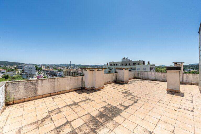 Apartamento T4 Recuado Centro de Felgueiras-26