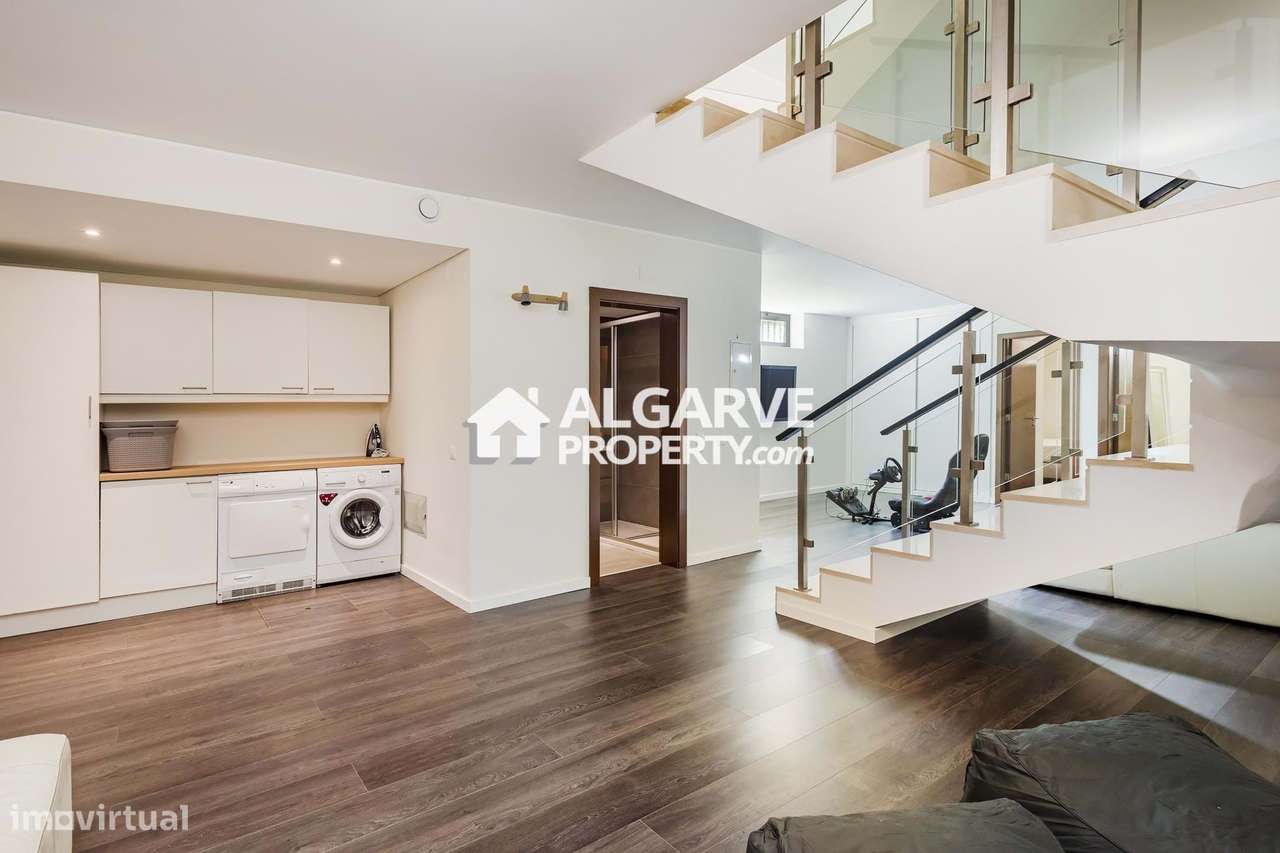 Moradia moderna V6 em condomínio com piscina. Perto de Vilamoura e pra-18