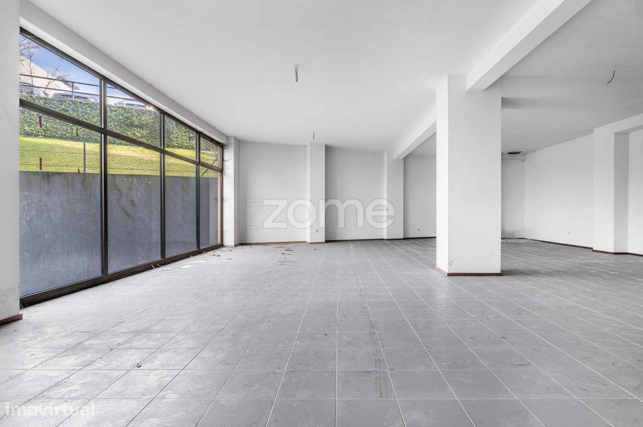 Loja de Comércio, em Braga (São Vicente)-1