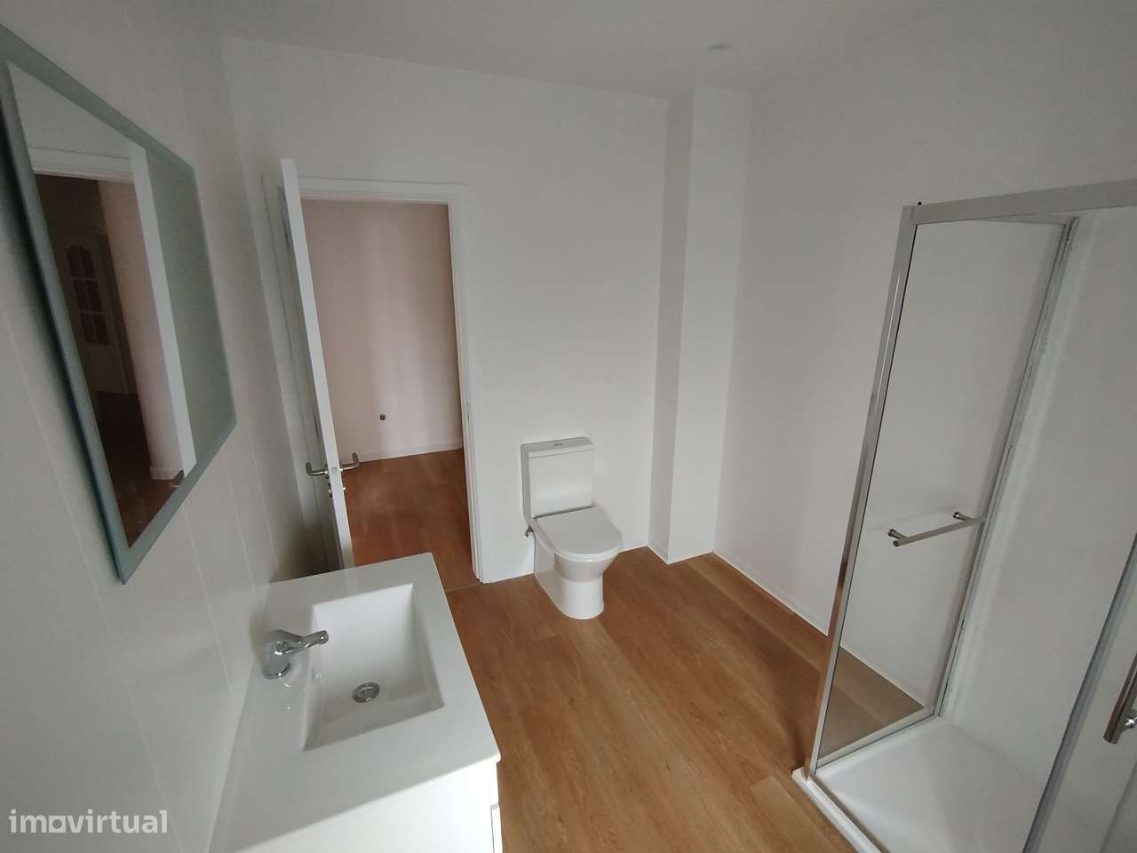 Apartamento T2 com varanda e garagem em Paços de Ferreira - Grande imagem: 3/14