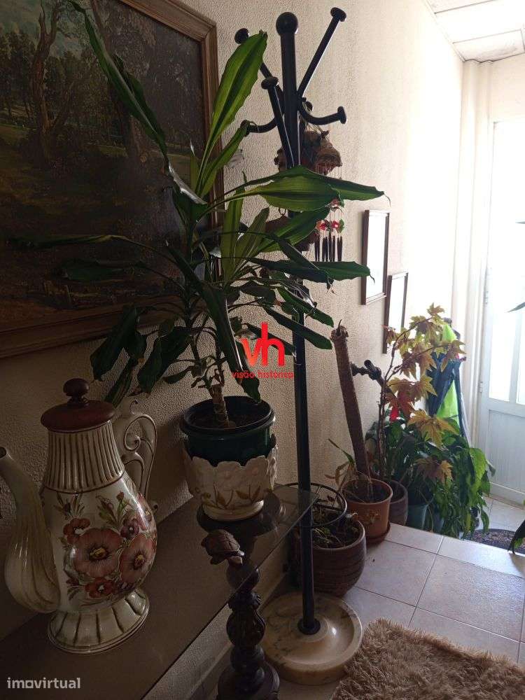 Vende-se Moradia ao Carvalhido com Potencial de Investimento-18