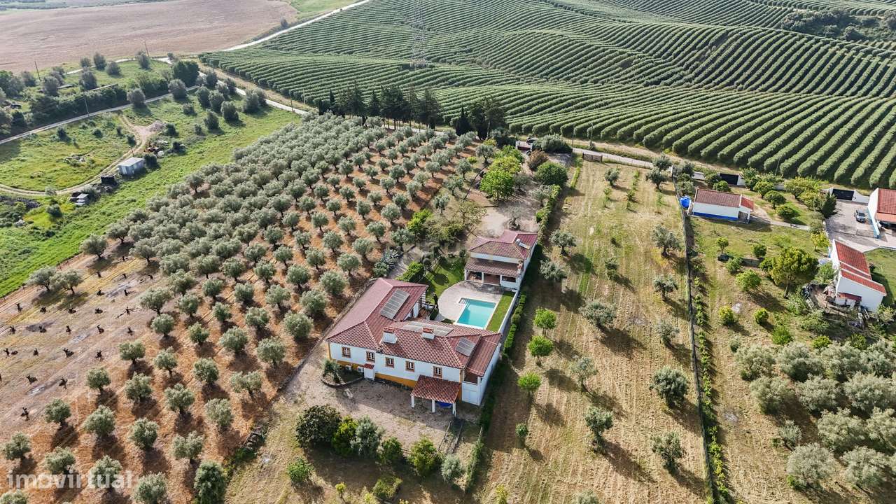 Quinta com piscina e vista sobre o Ribatejo, entre conforto e natureza-8