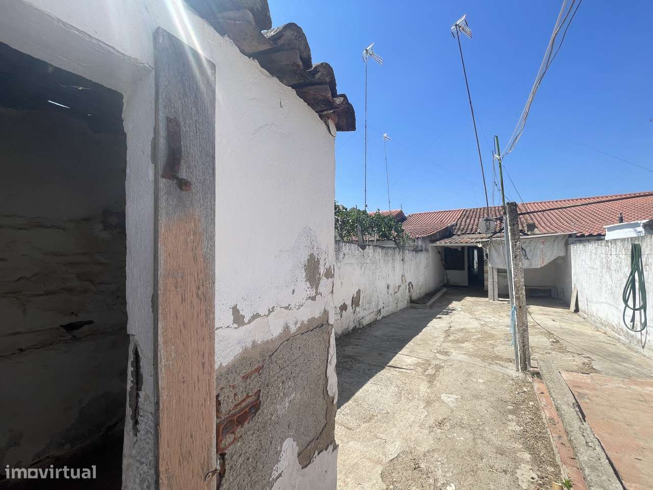 Moradia T2 na Vila com quintal-16