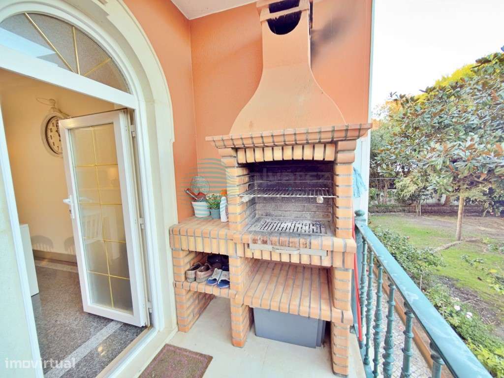 Moradia V5 com terreno com 2075m2, vista de mar-24