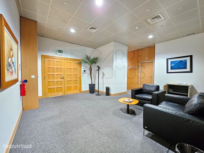 Escritórios com 780 m² na Quinta da Beloura-0