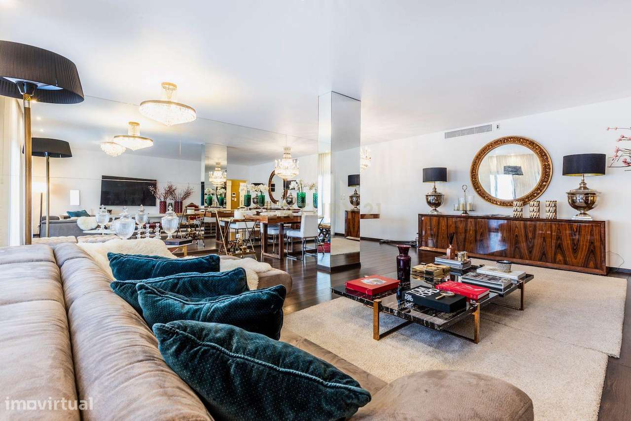 Apartamento T5 de luxo na Urbanização Jardins do Cristo Rei. - Grande imagem: 3/36