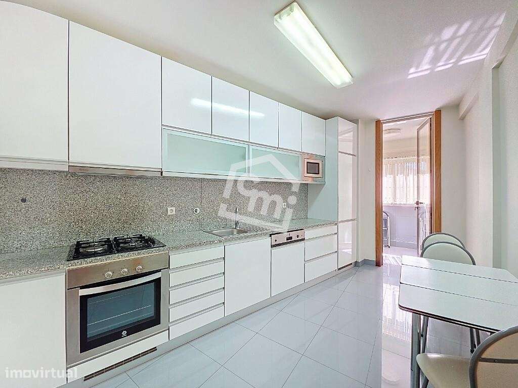 Oportunidade! T3 Nascente/Poente com Suíte e Garagem Dupla em Matosinh - Grande imagem: 4/25