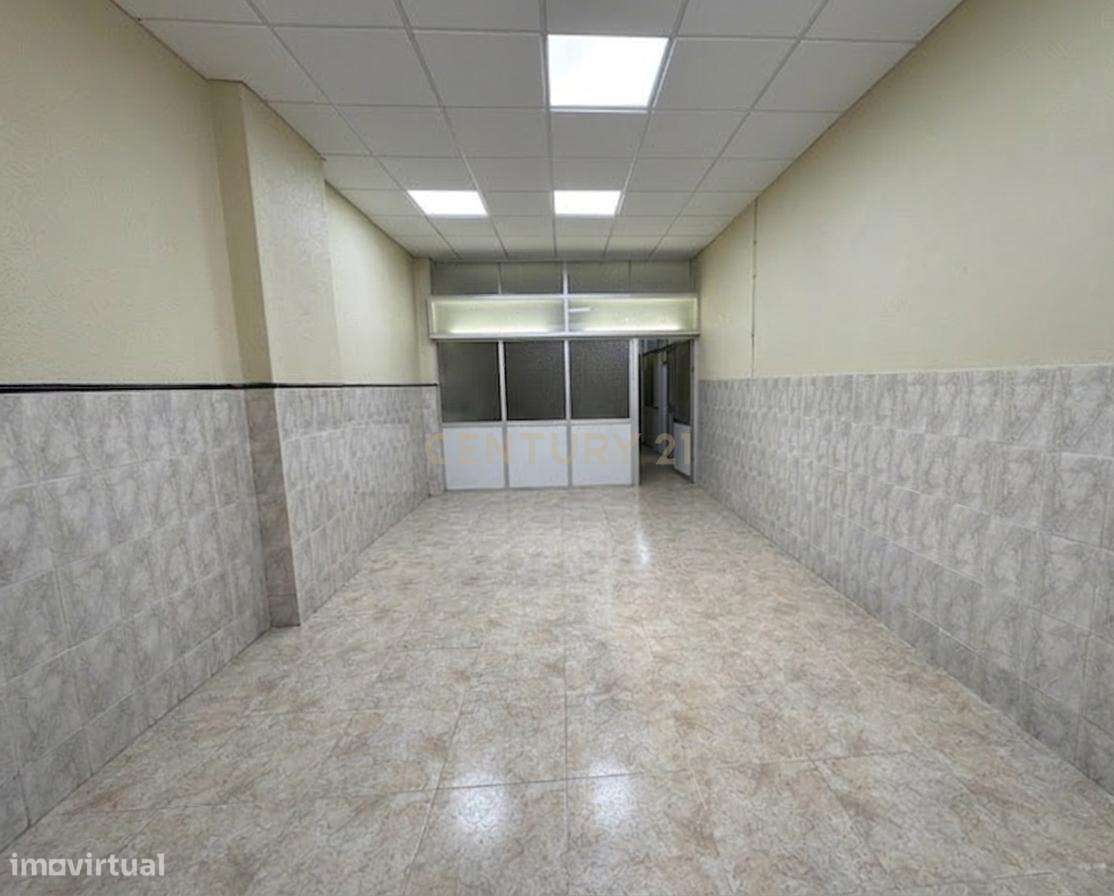 Loja Comercial à Venda em Queluz – Excelente Visibilidade e Potencial - Grande imagem: 4/9