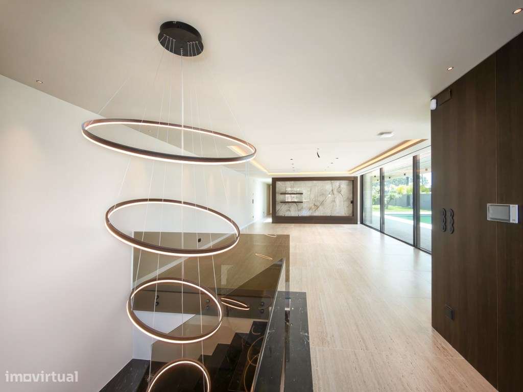 Moradia isolada T5, arquitetura contemporânea com piscina - Verdizela-10