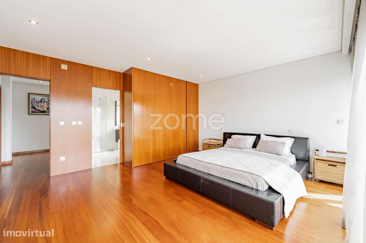 Moradia T5 com Piscina, 4 Suites e Garagem para 4 Carros em Esposende-52