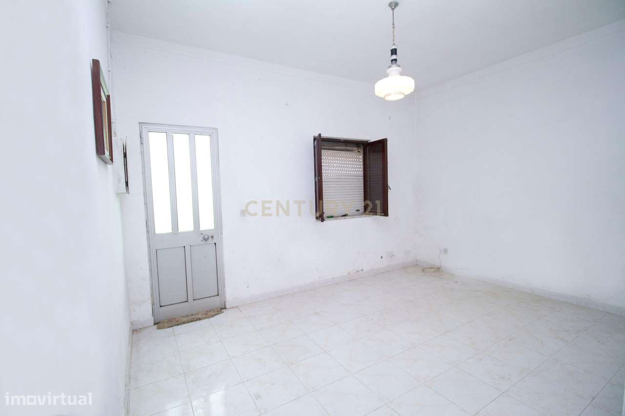 Moradia T2 para Remodelação nas Pontes-11
