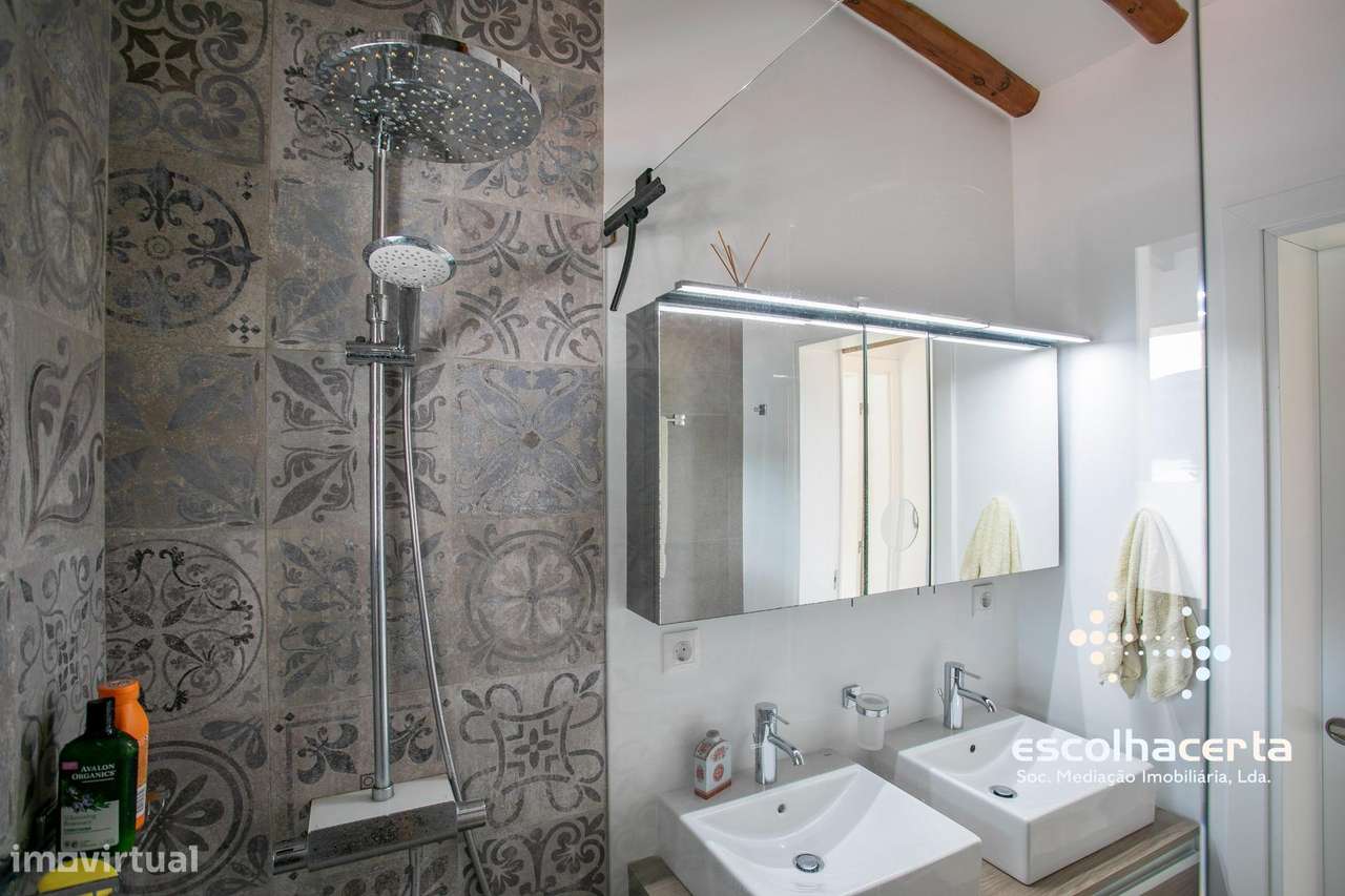 Villa de luxo com piscina coberta e vista para o mar-30