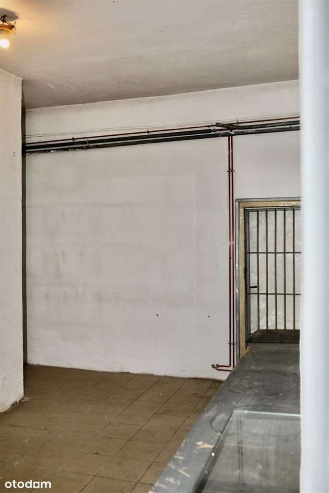 Dwa budynki. Mieszkalny i produkcyjno - magazynowy.-10