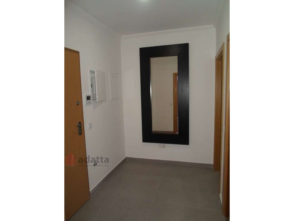 Apartamento T1 e garagem. Mobilado na Rua do Brasil, arrenda-se. - Grande imagem: 5/16