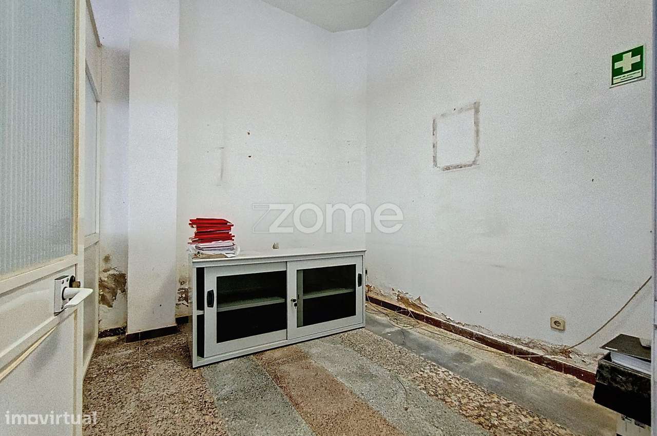 Loja no centro de São Bartolomeu de Messines com 216m2-15