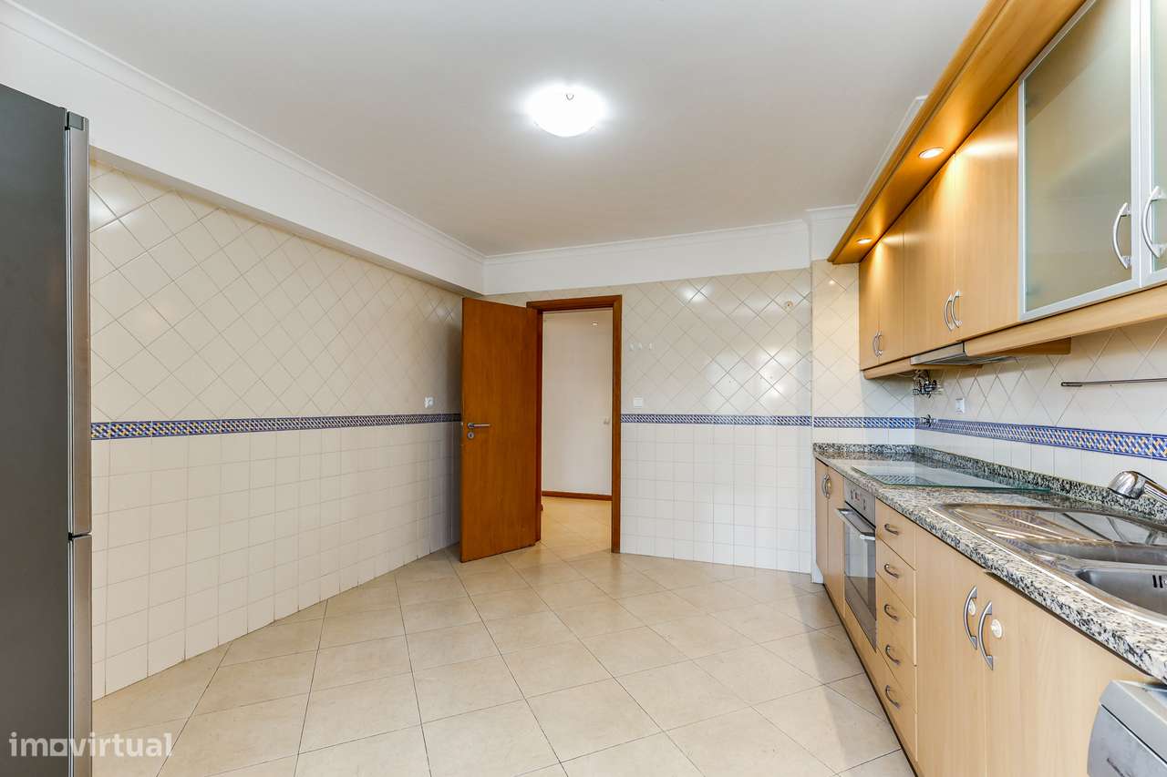 Apartamento Familiar T2 com Vista Mar na Charneca de Caparica - Grande imagem: 4/50