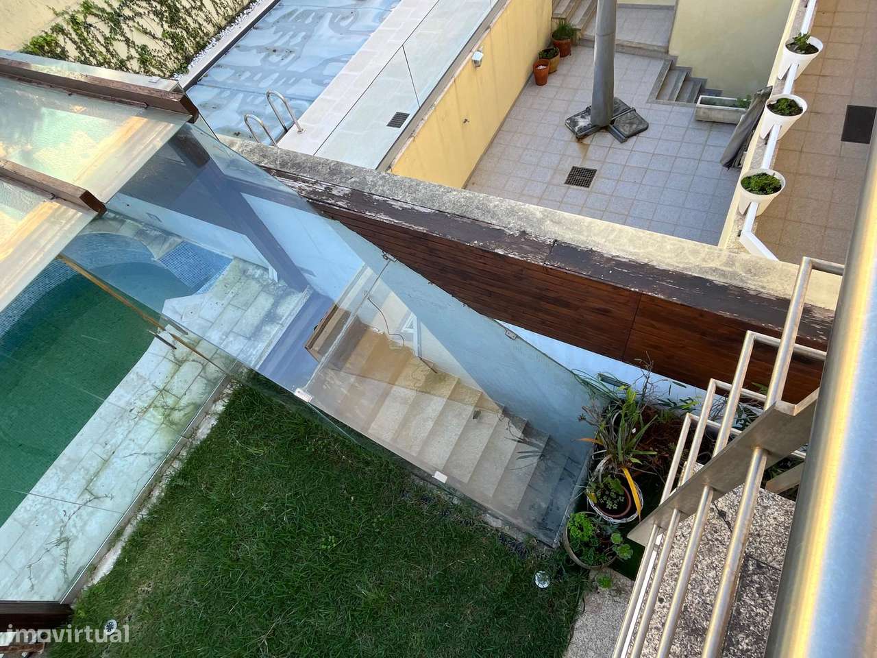 Geminada com piscina, garagem e terraço em Canidelo-28