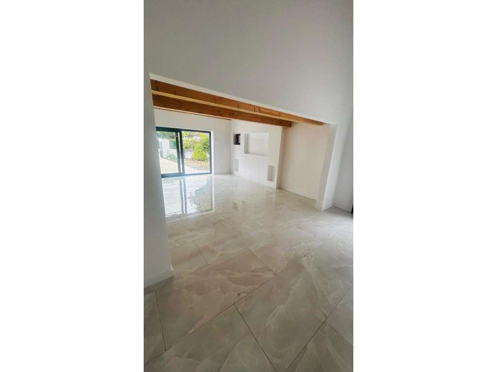 Moradia Isolada T3 em lote de 667m2 em Lagoa de Albufeira, Sesimbra-12