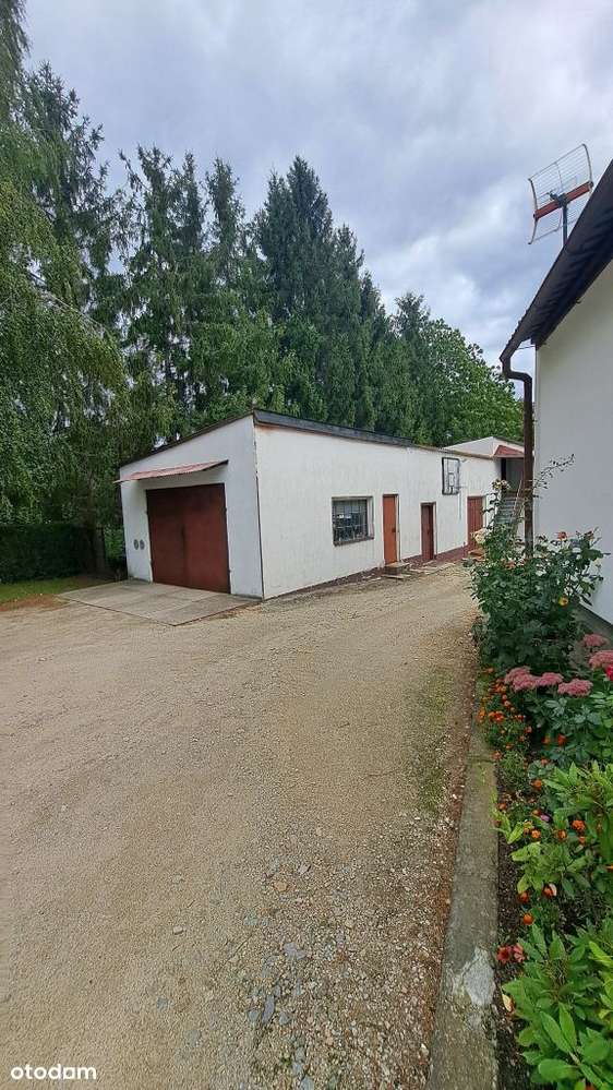 Do sprzedaży ładny, wolnostojący dom na dużej dzia-15