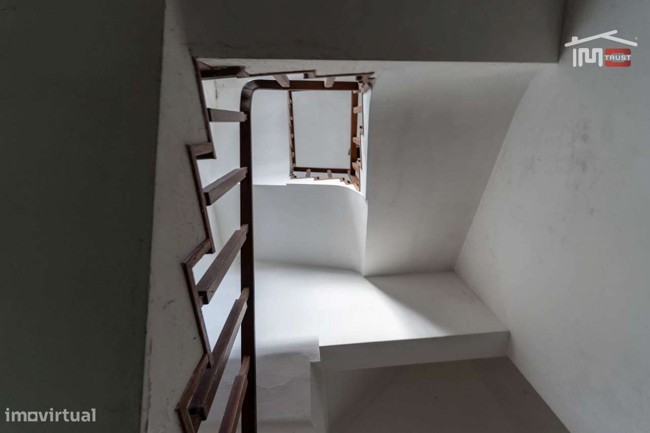 PREDIO PARA RECUPERAR A 300 METROS DO SANTUARIO DE FÁTIMA COM AREA ...-8