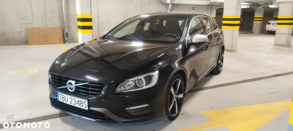 Volvo V60 D4 R-Design - 1