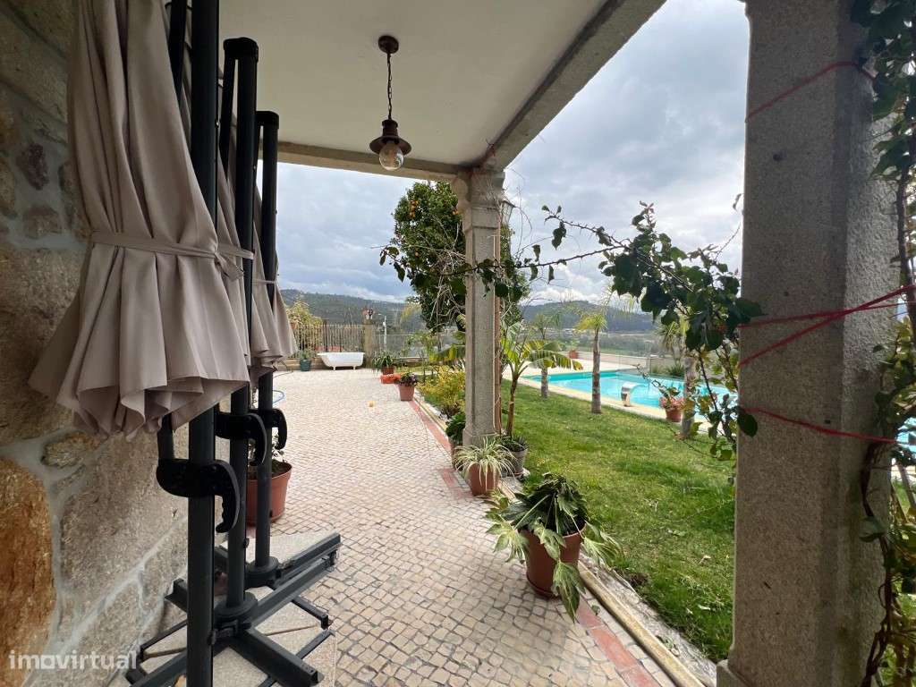 Moradia T5 com piscina em Braga-18