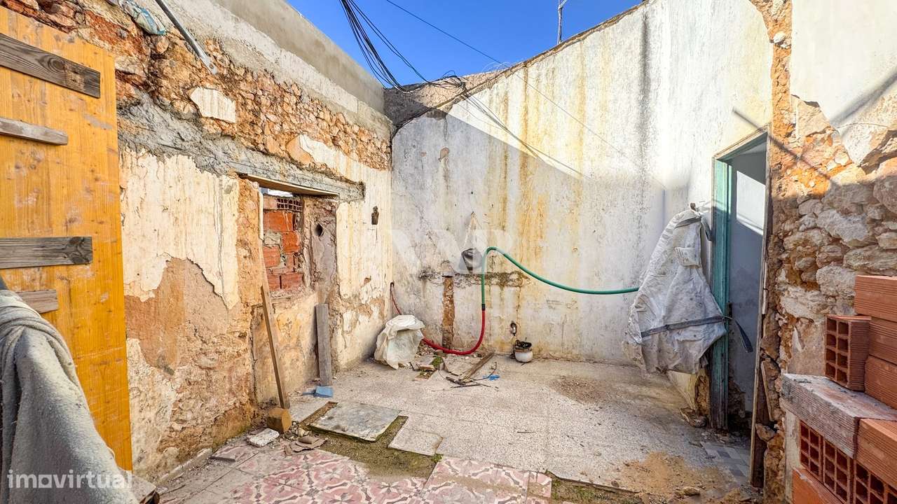 Ruína para Reabilitação no Coração de Quarteira-3