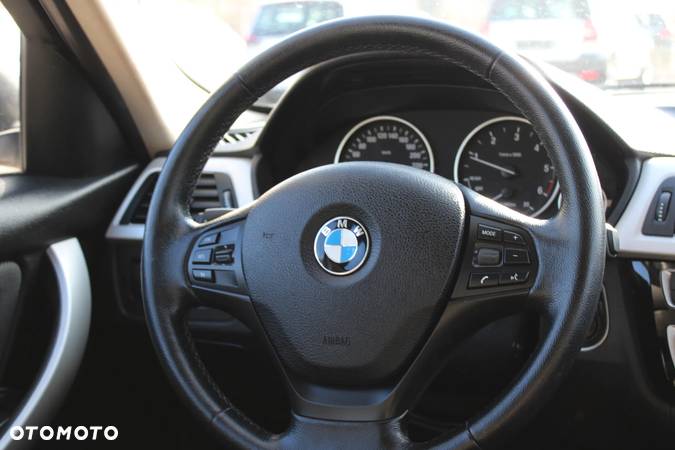 BMW Seria 3 320d - 12