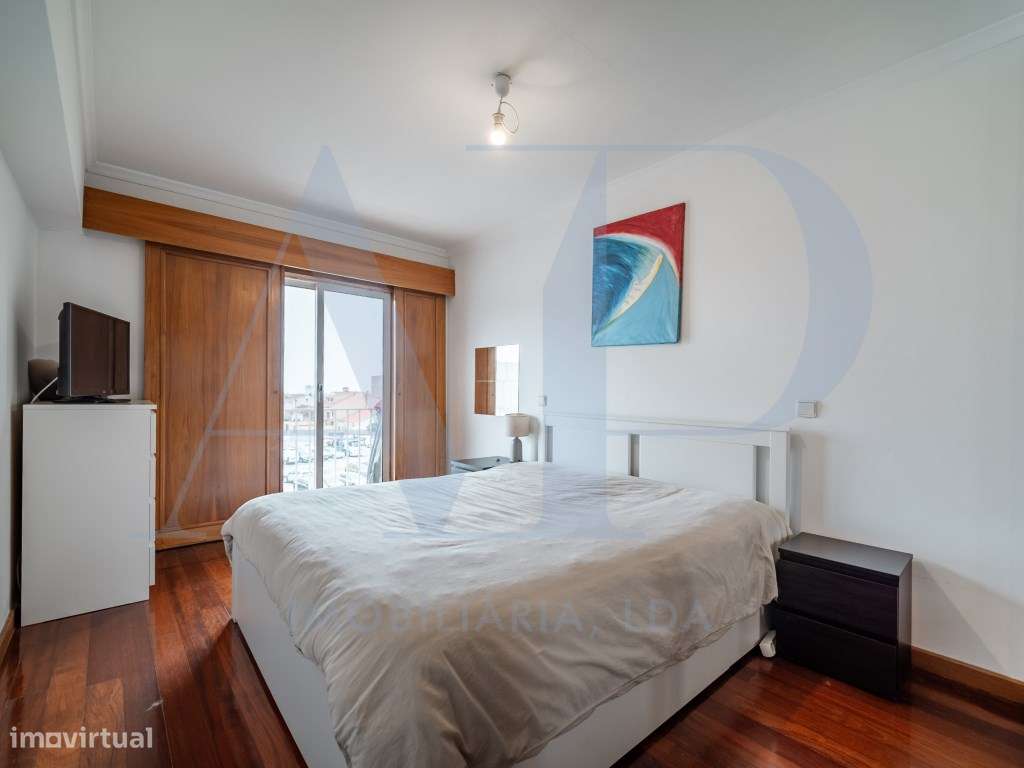 Apartamento T3 com varanda, e localização privilegiada em Vila do C...-13